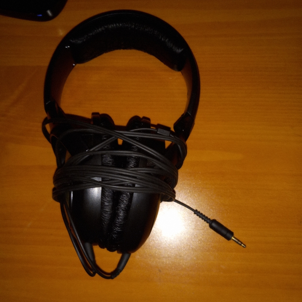 Sennheiser corded headphones - Picture 4 of 4